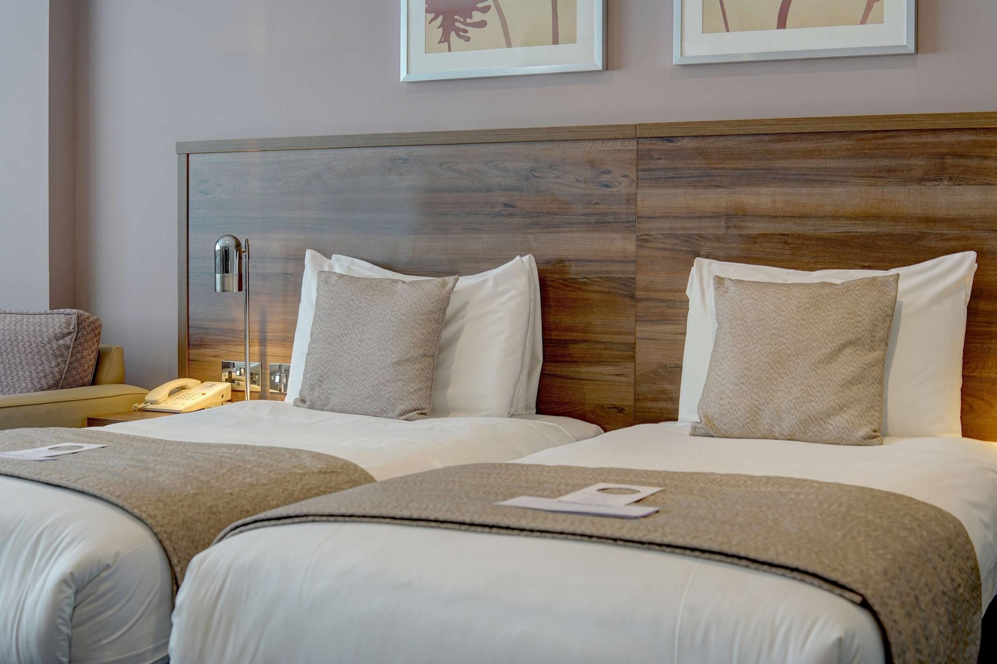 Best Western Ship Hotel Weybridge Ngoại thất bức ảnh
