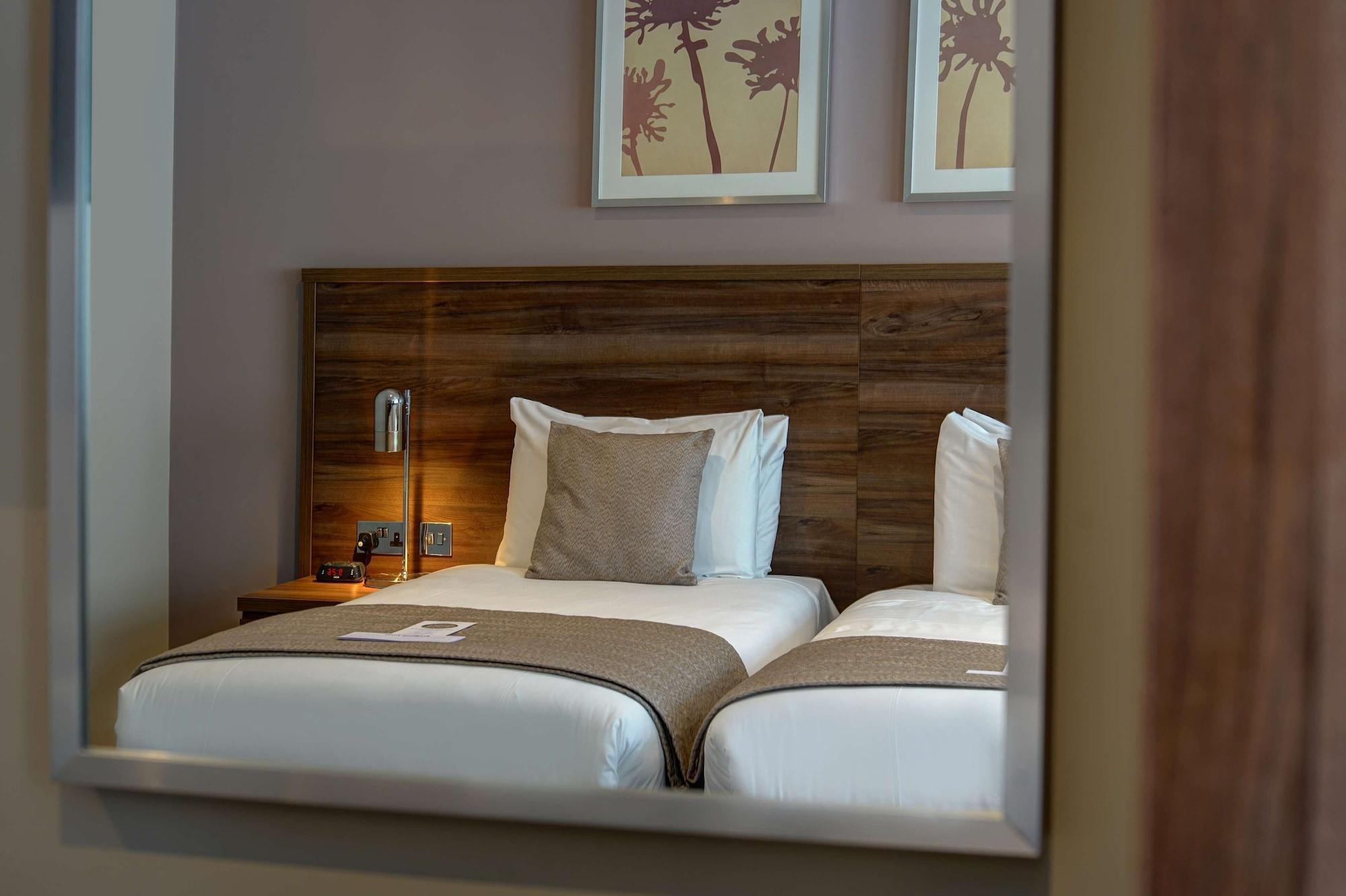 Best Western Ship Hotel Weybridge Ngoại thất bức ảnh