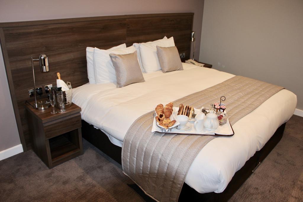 Best Western Ship Hotel Weybridge Ngoại thất bức ảnh