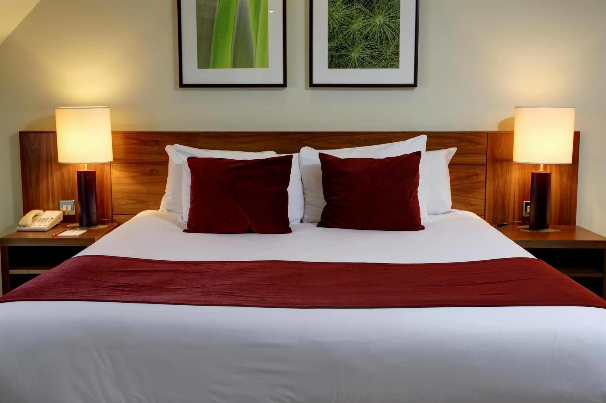 Best Western Ship Hotel Weybridge Ngoại thất bức ảnh