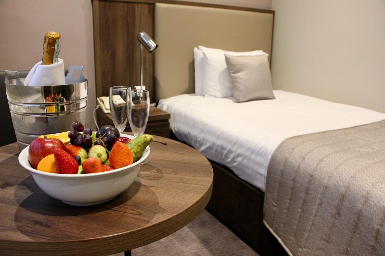 Best Western Ship Hotel Weybridge Ngoại thất bức ảnh